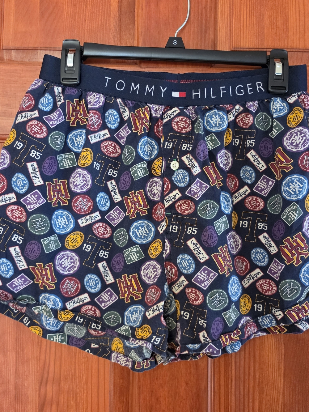 Vintage Tommy Hilfiger Men's Navy Patterned Logo Shorts